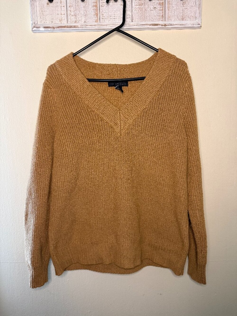 JOAN VASS New York Women's Orange V-Neck Ribbed Knit Sweater size Medium